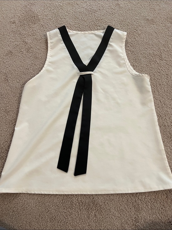 Source Unknown Tops - Source Unknown Cream Sleeveless Camisole with Black Tie